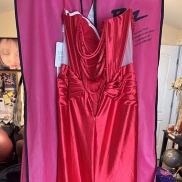 Trumpet/Mermaid Sweetheart Silk Satin Sweep Train Prom Dress with Beading & slit - Picture 4 of 6